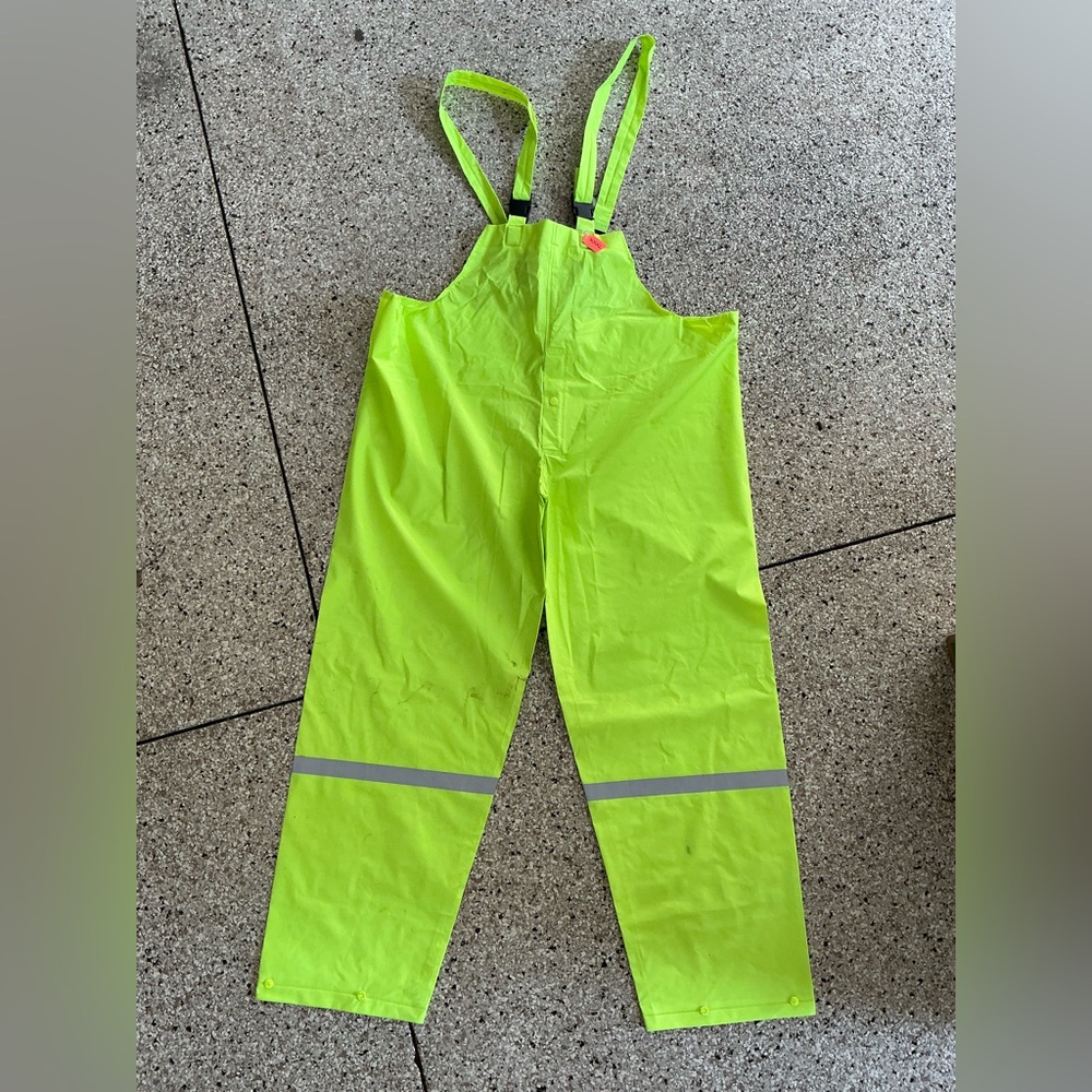 Master Gear Fluorescent Rain Gear